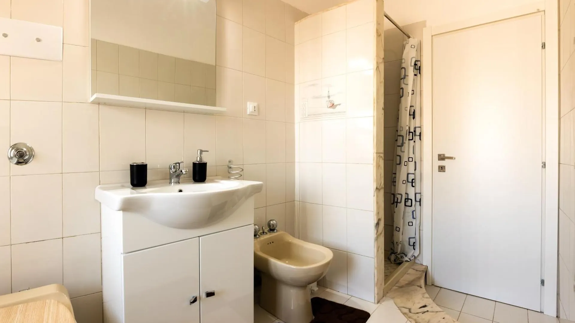 Casa Vacanze La Dolce Vita Terrasini 0*,