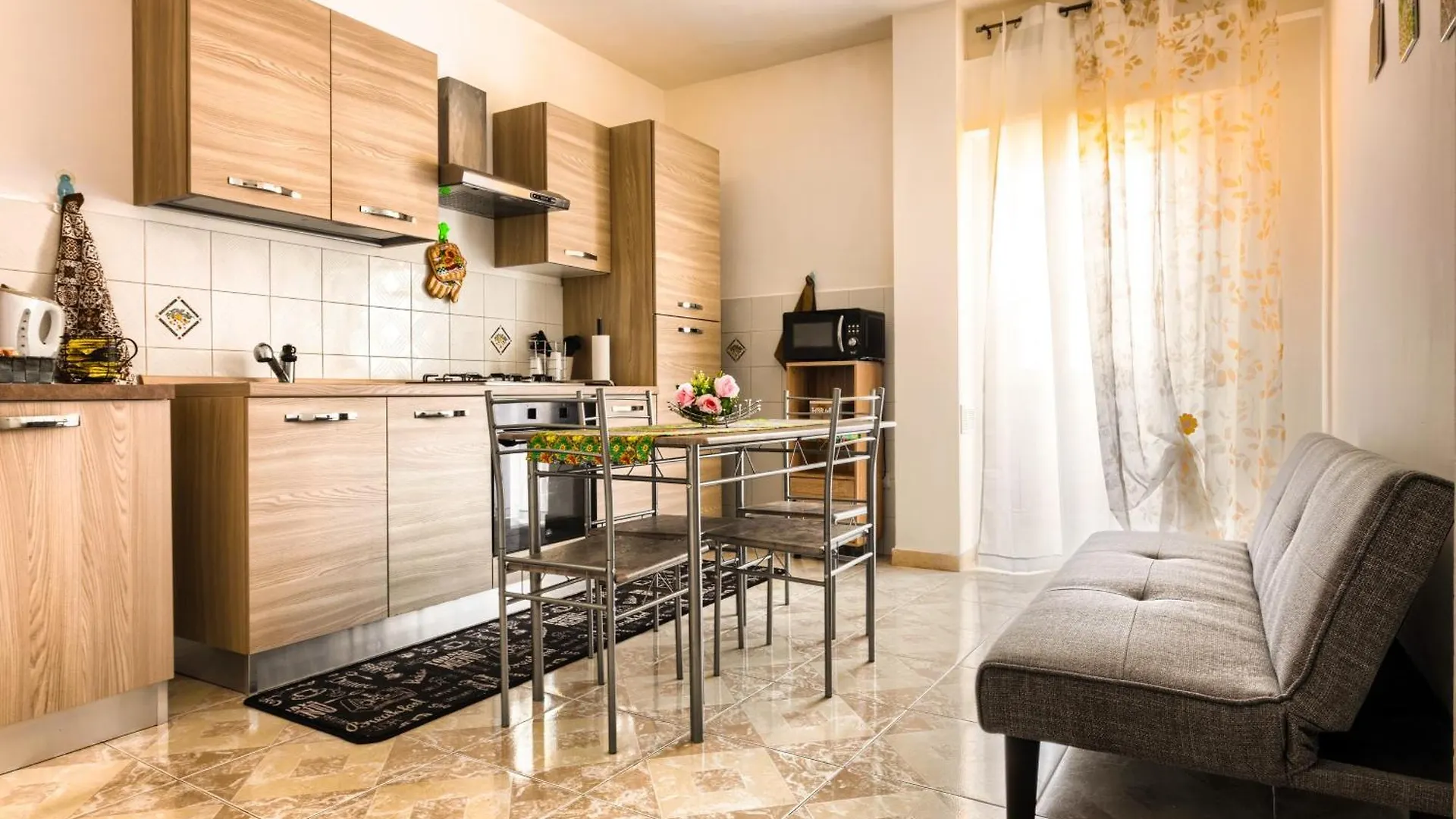 Casa Vacanze La Dolce Vita Terrasini 0*,